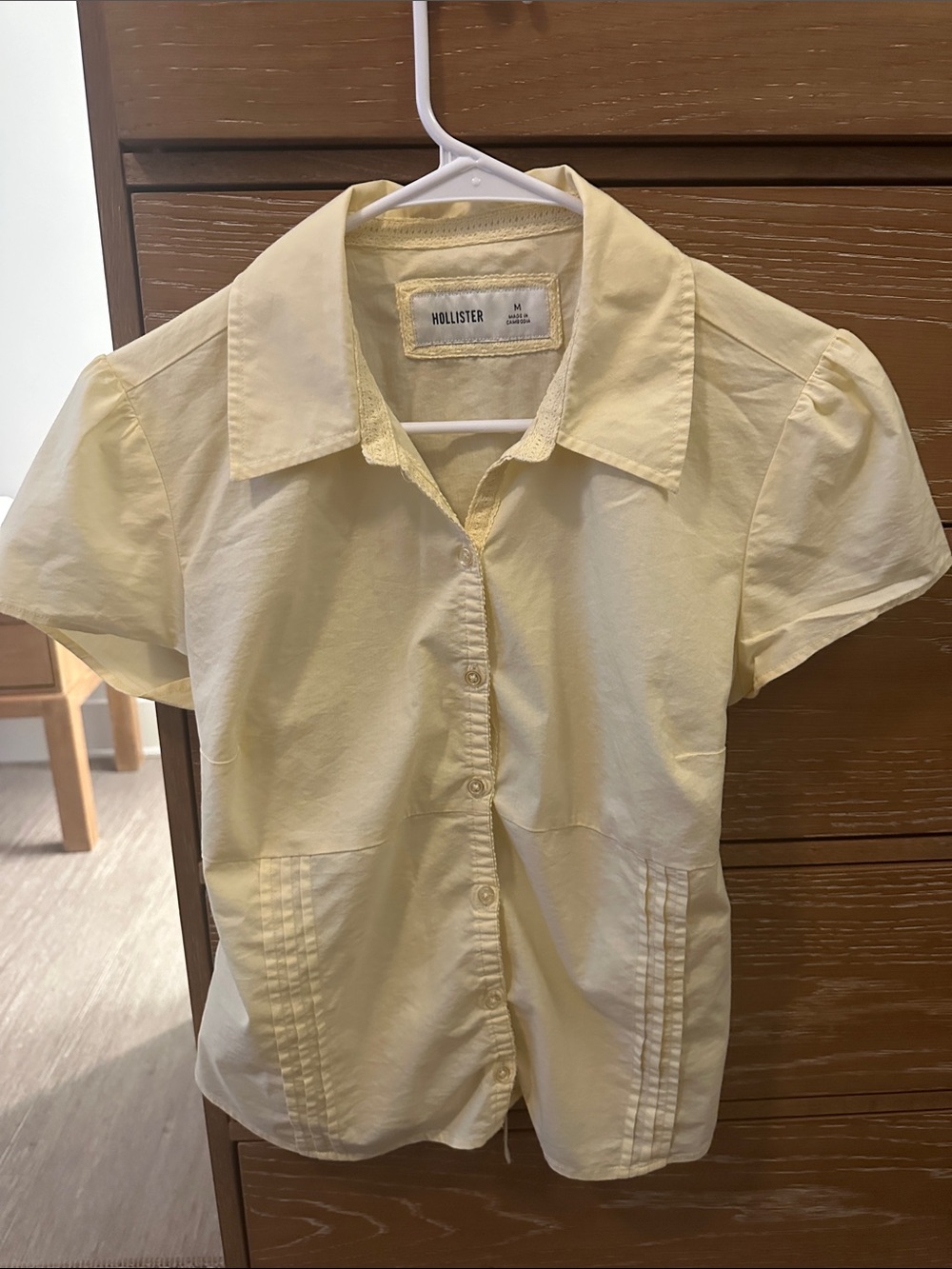 Hollister Light Yellow Short-Sleeve Button-Down Shirt